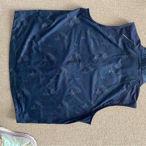 Peter Millar Men’s crown sport vest. Lightweight, never been worn.